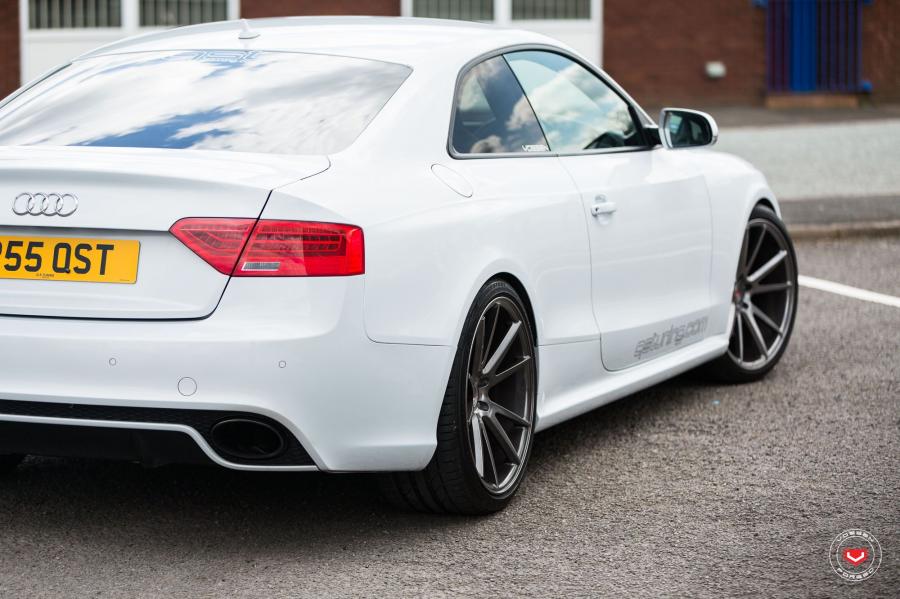 Детали экстерьера Audi RS5 Coupe on Vossen Wheels (VPS-301) 2017 года  (фото 27 из 48)